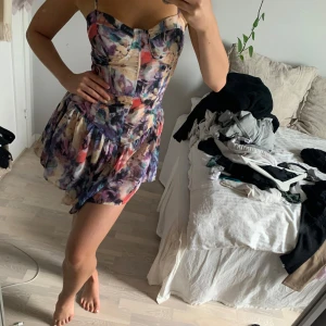 Jättesöt klänning från Cider - Urgullig, säljer då den inte kommer till användning. Pris kan diskuteras 💕💕