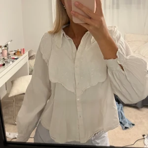 Zara blus - Skjort blus från zara i XS 🩷🩷🩷