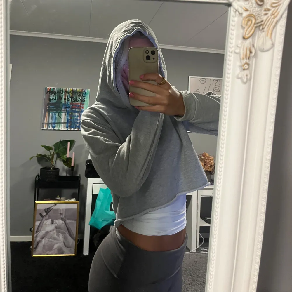 hoodie från bikbok storlek M. yoga vibe . Hoodies.