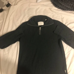 Halfzip jack&jones - Bra skick halfzip nästan oanvänd skicka dm för mer frågor