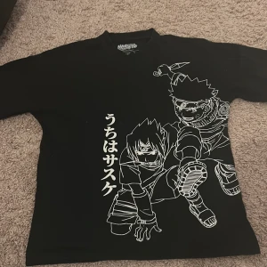 Naruto t-shirt - Pull and Bear tröja, använd inte så mycket så ganska ny det står Xs men den e lite större än det.