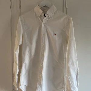 Vit skjorta Ralph Lauren - Fin skjorta, använd men bra skick  Slimfit