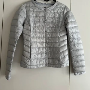 uniqlo jacka  - jättesöt jacka från uniqlo bara att återkomma om du har någon fråga 💕