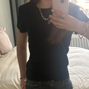 Designers remix T-shirt  - Jätte fin T-shirt med axelvaddar 💗