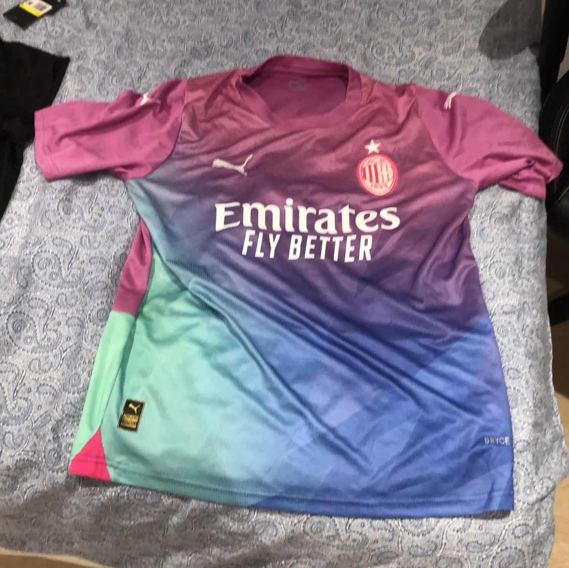 Av milan t-shirt storlek s pris 300