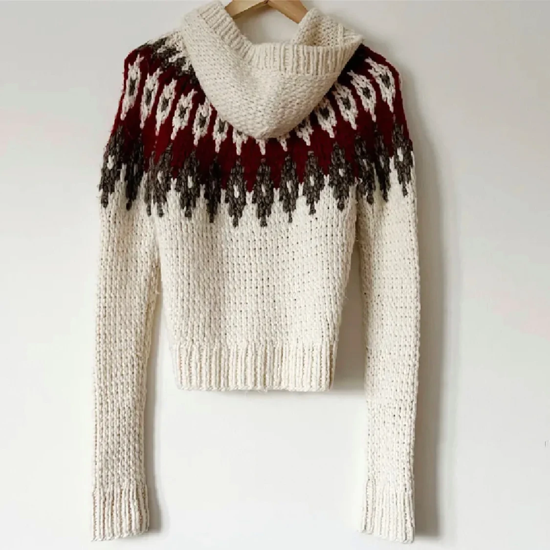 Stickad kofta med mönster - 91