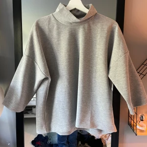 Trekvarts ärmad tröja  - Super fin tröja från Carin Wester. Knappt använd, nypris 399kr 