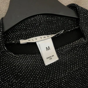 Topp  - Glittrig topp från Nelly, använd fåtal gånger 