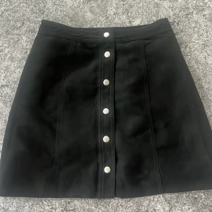 Kjol i mocka  - Aldrig använd 