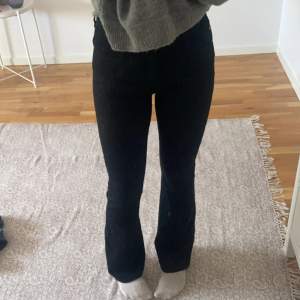 Helt oanvända svarta Bootcut/flare jeans