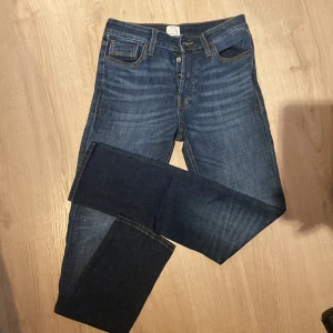Jack and Jones 30/34 SLIM - Dehär Jack and Jones Jeansen är i toppform och ligger för ett strålande pris, 329kr. Storlek 30/34. Om du har några frågor kan du alltid meddela mig!
