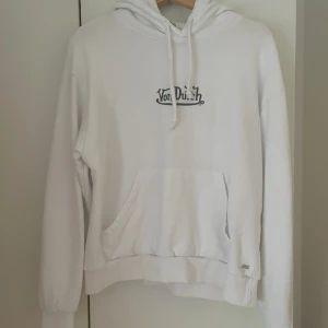 Vit hoodie - Von dutch hoodie, storlek XS. Har inga defekter. Nypris 600kr