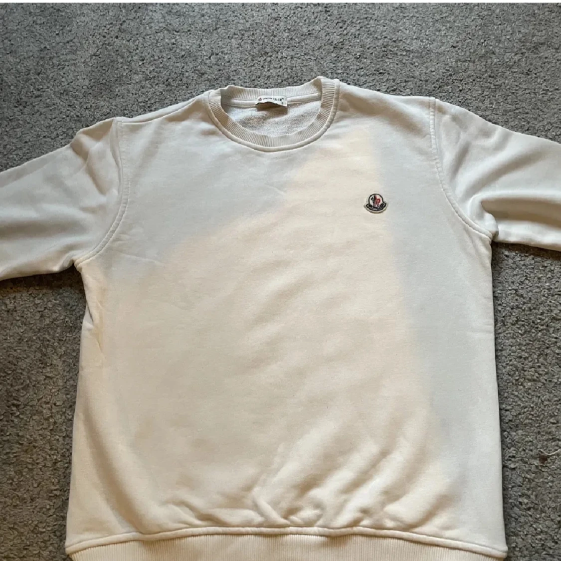 Vit tröja från Moncler