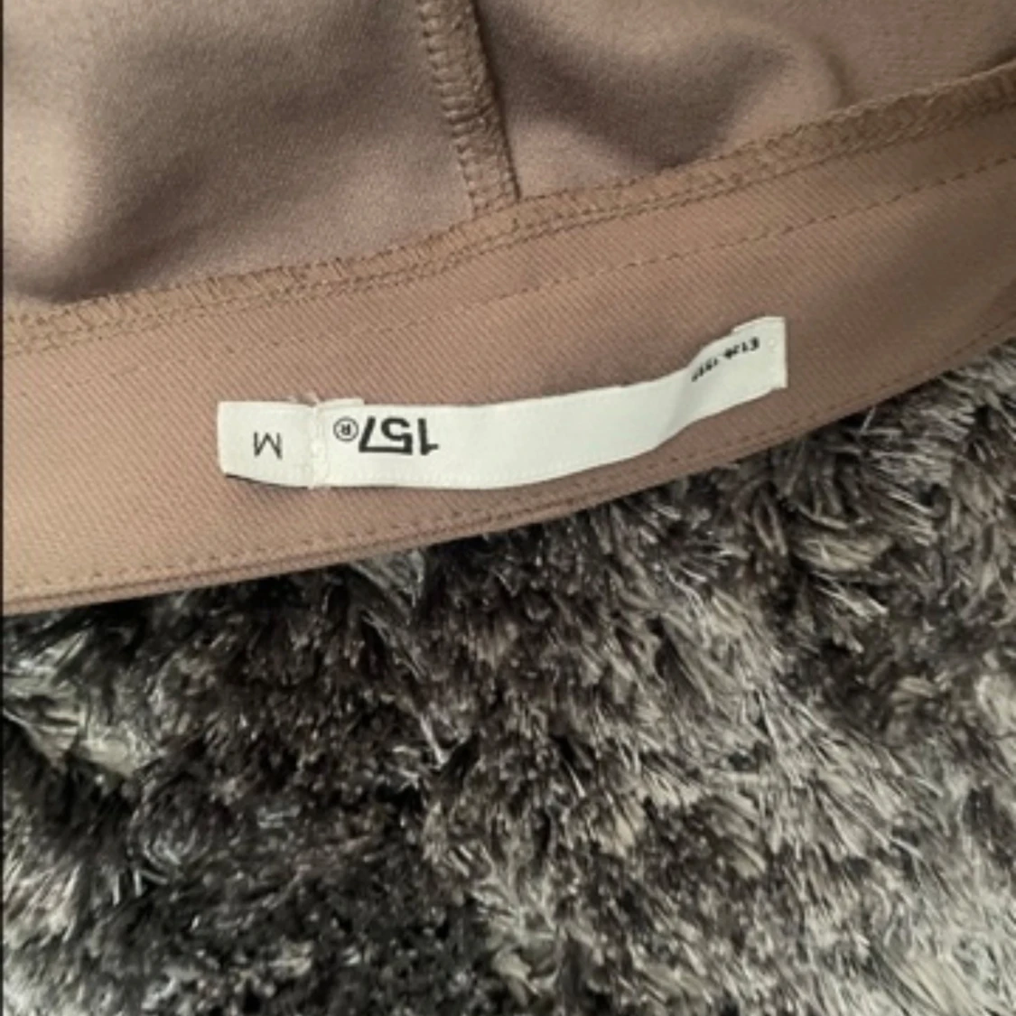 Beige byxor i storlek M - 91