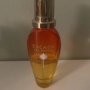 Escada parfym,halv full typ💖 - Säljer för att den inte kommer till användning,fick den av en kompis❣️inget fel på den annars💞