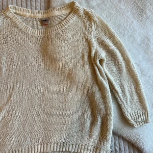 Tröja ONLY - Oklart med storleken men ungefär s🤗