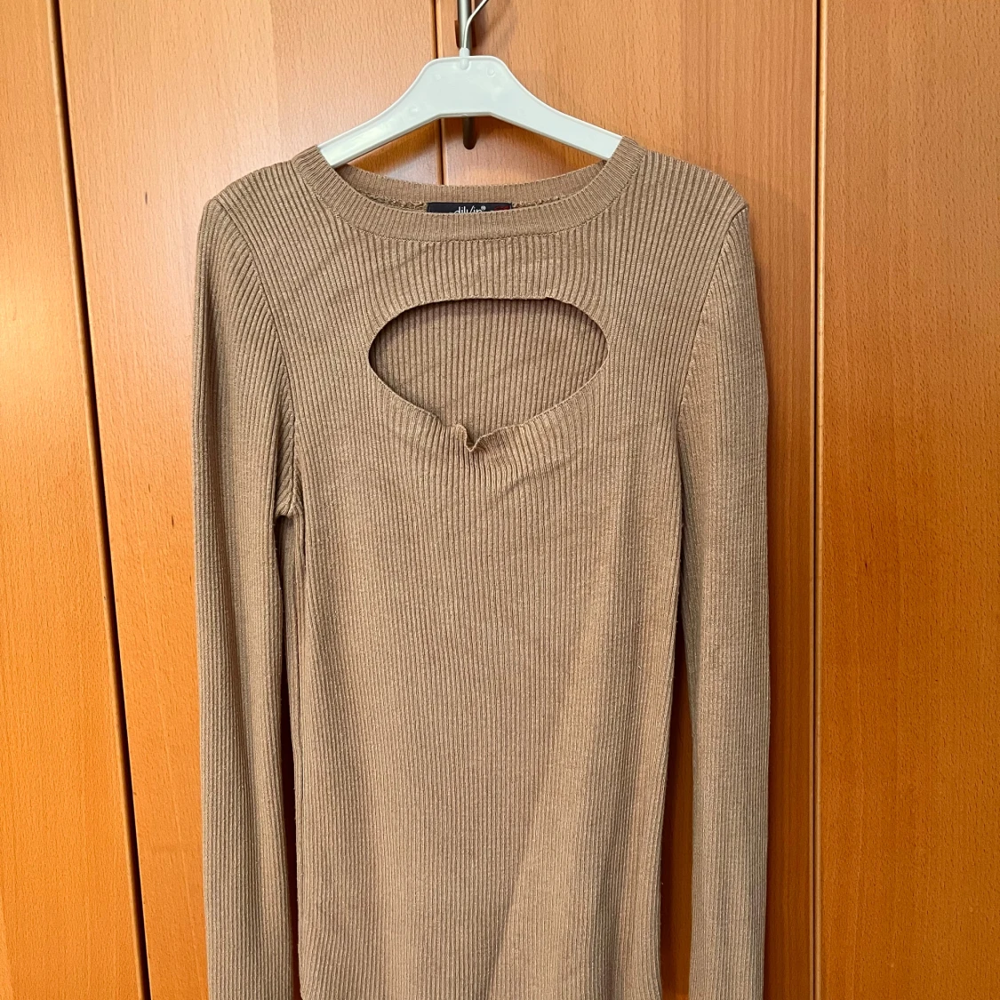 Brun stickad långärmad  - 90