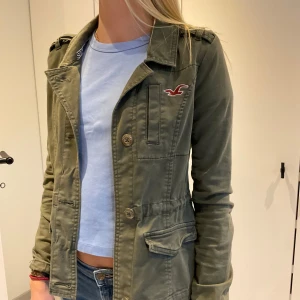 Militär grön jacka  - Bra skick 