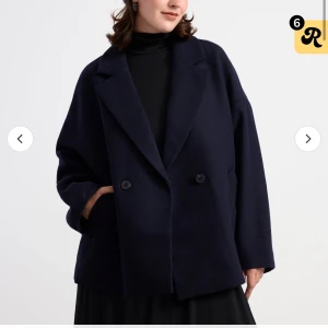 Stilig höstkappa  - Säljer nu min fina nästan oanvända kappa från Lindex i storlek S 🥰 Nypris= 999, mitt pris = 600