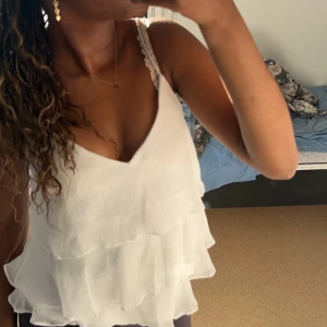 Vero Moda top  - En jätte fin tröja i storlek S från vero Moda som för tillfället är slutsålda 💕 Köpt för 350kr💕