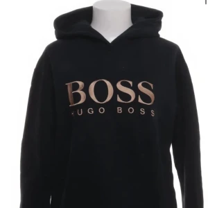 Hugo boss hoodie - Skick 9/10 Bra pris  Skriv för bilder Är stor i storlek  Passar M-L-XL-XXL