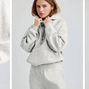Bikbok hoodie  - Grå hoodie från Bikbok i bra skick, den är i storlek xs men passar även S/M🩷