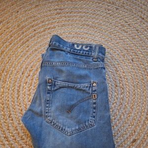 Dondup jeans  - Säljer nu ett par Dondup jeans, skick 8/10, storlek W30 slim fit.