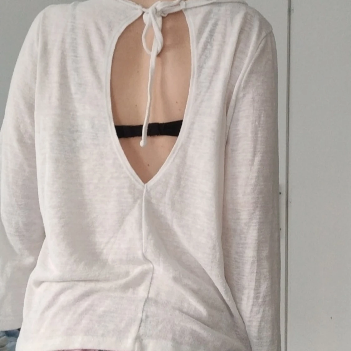 Långärmad tröja med öppen rygg  - 90