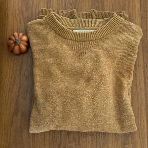 Gul tjocktröja - En senapsgul och härlig tröja perfekt för hösten!🍂