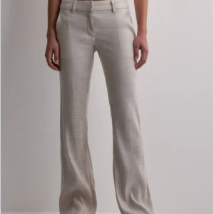 Low Waist Linen Flare Pants - Oanvända  Nyskick  
