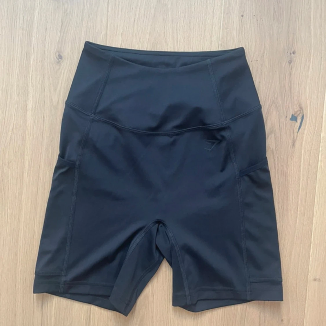 Snygg träningsshorts med fickor - 91