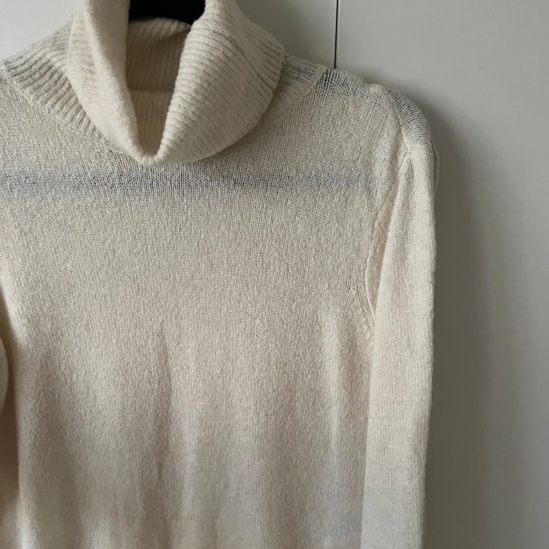 Creame färgad stickad klänning  - 91