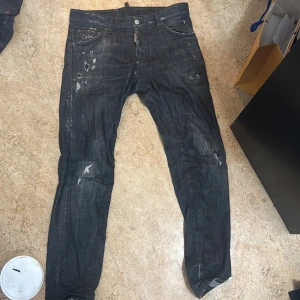 Dsquared2 jeans - cool guy - Helt nya jeans med kvitto o extra knappar lvar skixk 10/10 nypris 5,5, först till kvarn