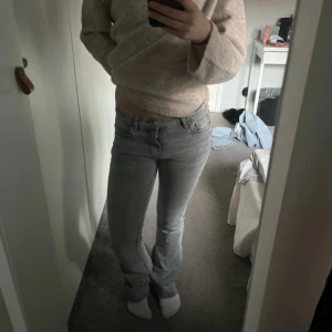 lågmidjade bootcut jeans - jättebra skick!!