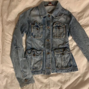 Jeans jacka  - Jeans jacka, fint skick. Storlek S
