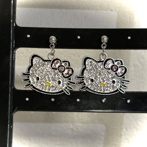 Örhängen - Fina hello Kitty örhängen✨🌸