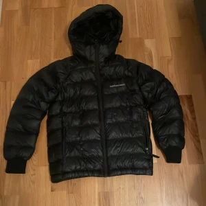 Peak performance jacka - Storlek 150 Använd men bra skick Pris kan diskuteras