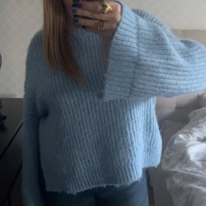 Stickad tröja  - Super fin gosig blå stickad tröja från Gina💙 Anvämd ett fåtal gånger så i bra skick 