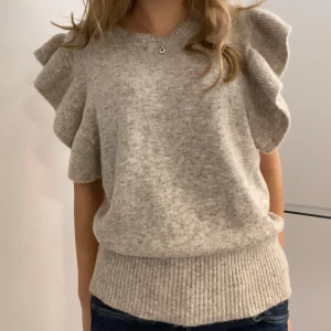 Stickad topp - Superfin stickad tröja med volanger🩷💓