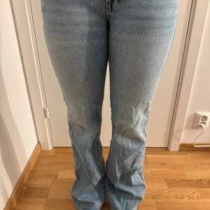 Super snygga jeans från gina, aldrig använda bara testade, modellen är 163 och lite långa, skriv innan ni köper!❤️