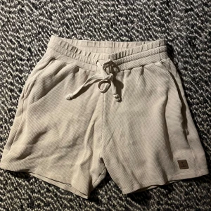 Blue Origin Shorts - Asbra kvalitetsshorts, jättebra skick och har inte använts speciellt mycket. Nypris runt 500kr