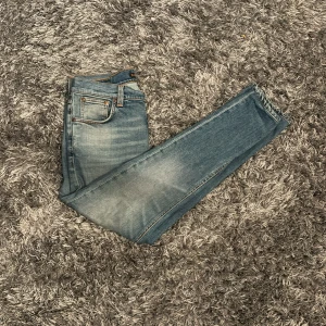 Nudie jeans - Säljer dessa feta Nudie jeansen | skick 10/10, inga defekter | storlek 31/32 | hör av er vid minsta lilla fråga:)