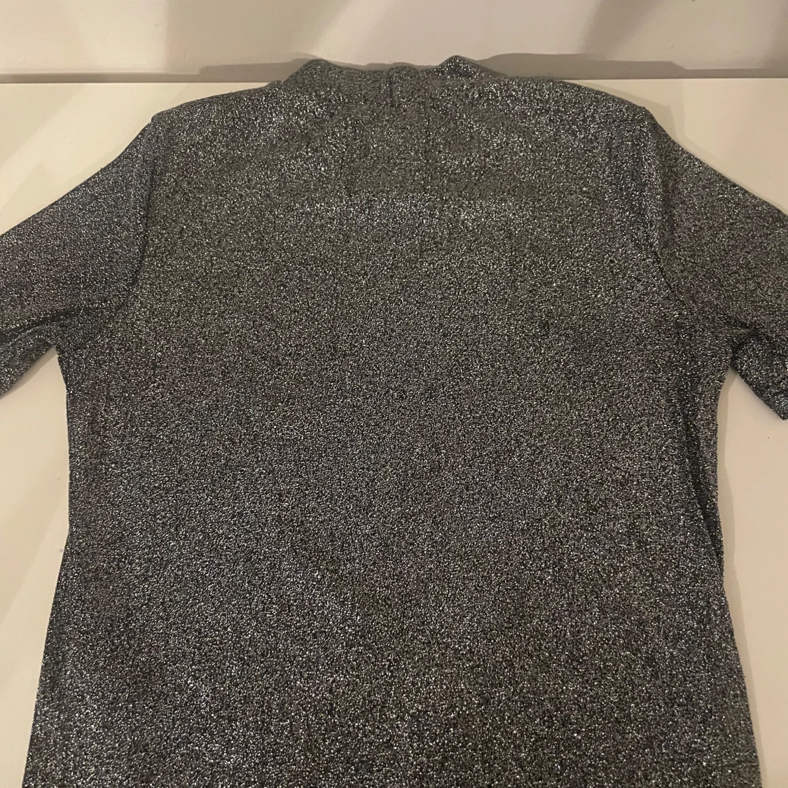 Glittrig tröja  - 91