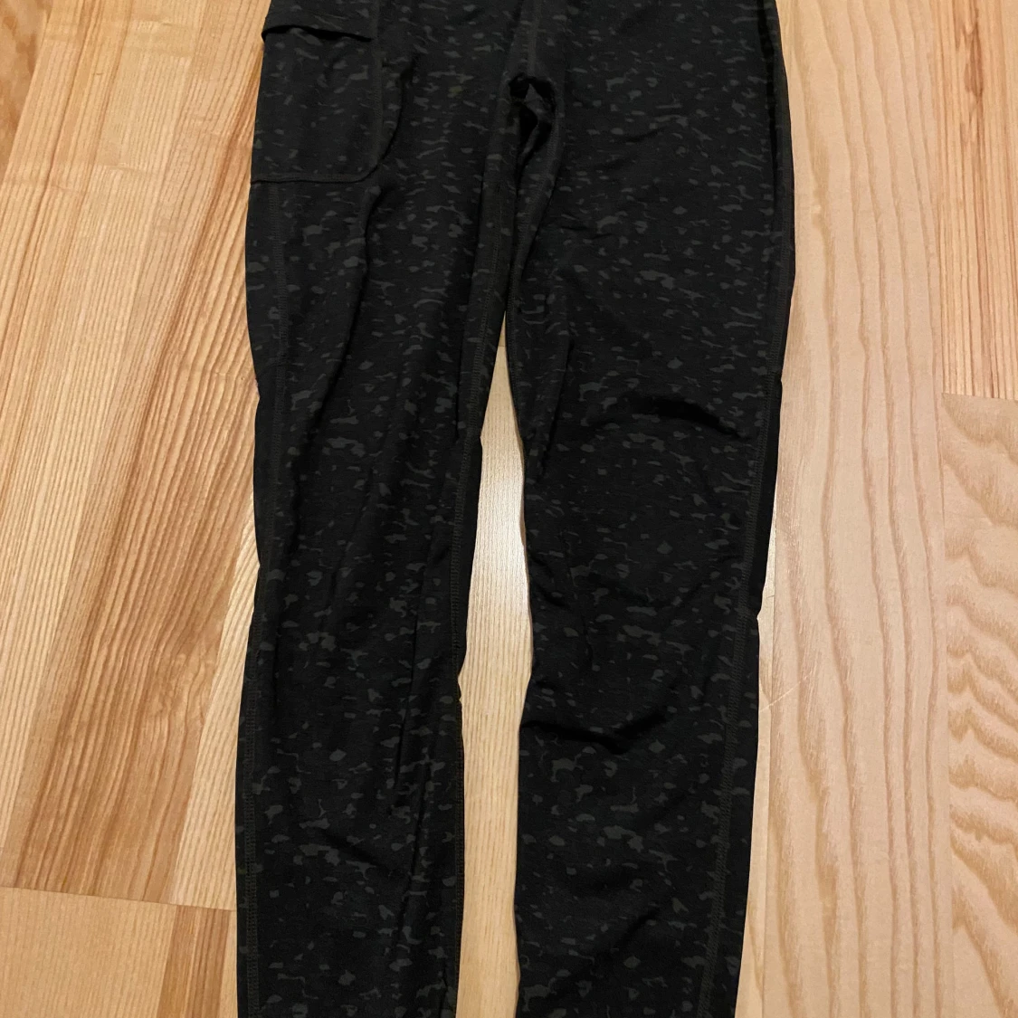 Svarta mönstrade leggings från Newbody