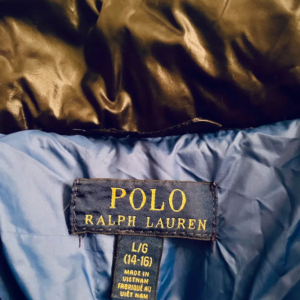 Svart Ralph Lauren-vinterjacka i mkt fint skick!  . Jackor.