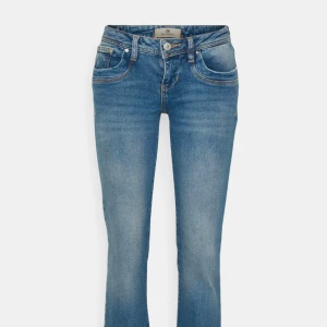 Blå jeans från LTB - Snygga blå jeans från LTB! Storlek 27/34🥰