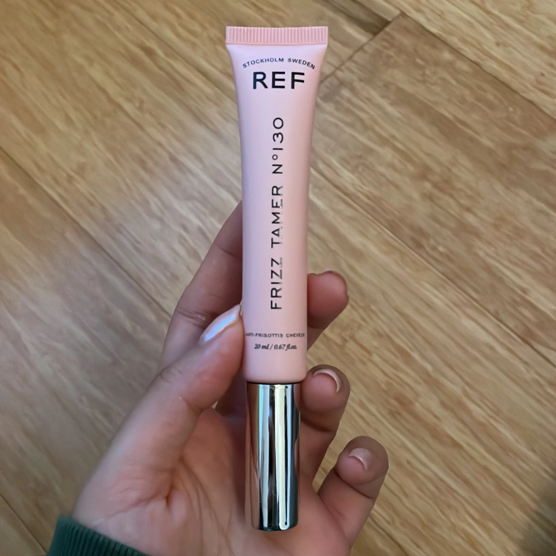 Frizz Tamer N°130 från REF