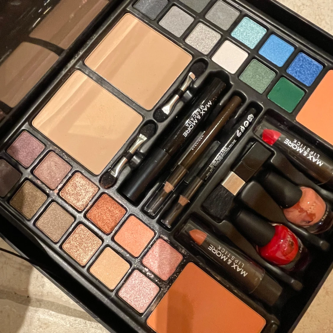 Makeup-set från Max & More - 90