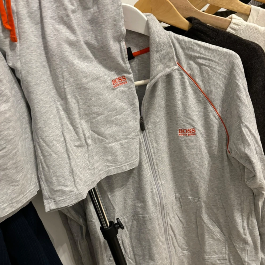 Hugo Biss Grå zip-tröja och shorts set  - 90