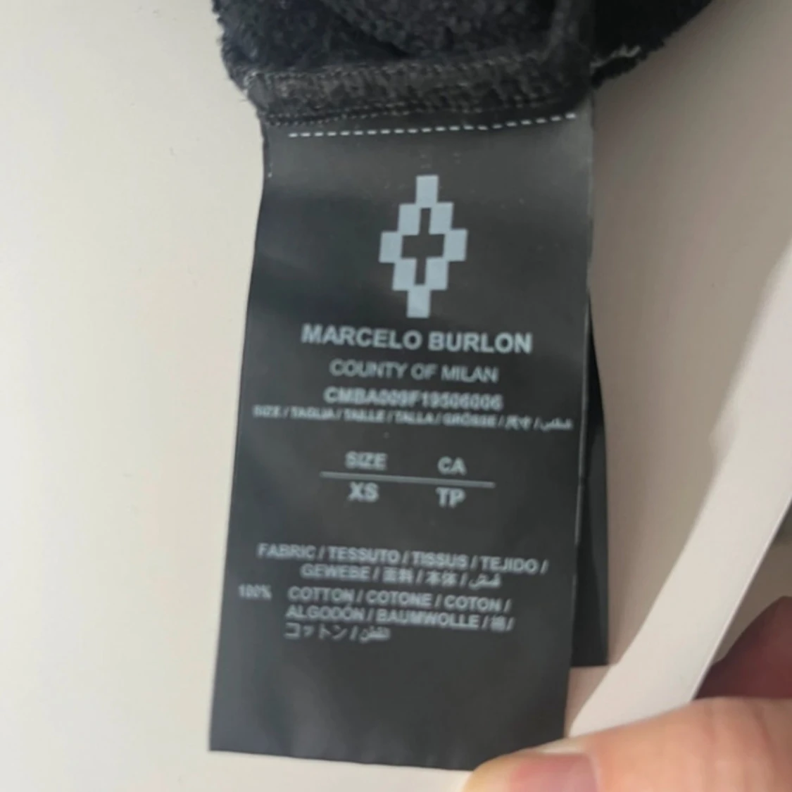 Svart tröja med vingmönster från Marcelo Burlon - 92